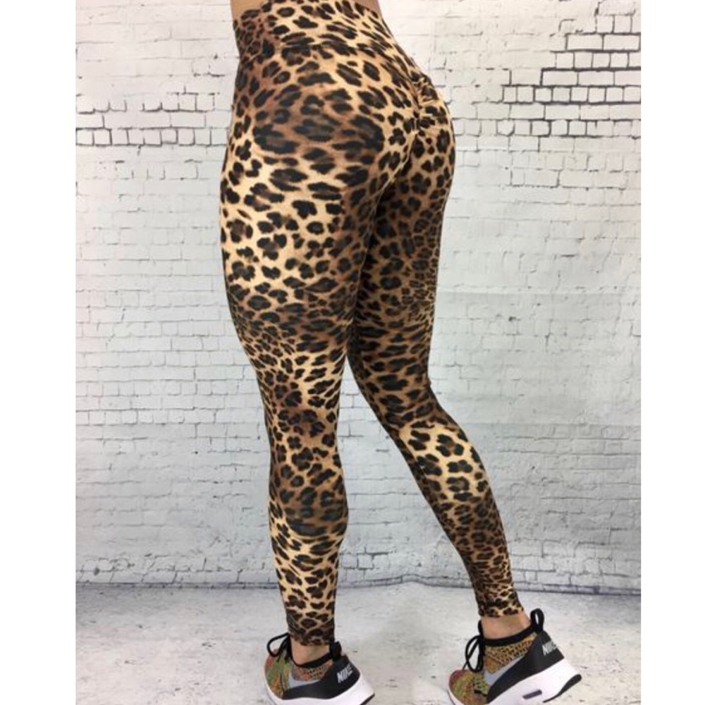 Cheetah print Dtina’s Scrunch booty leggings
